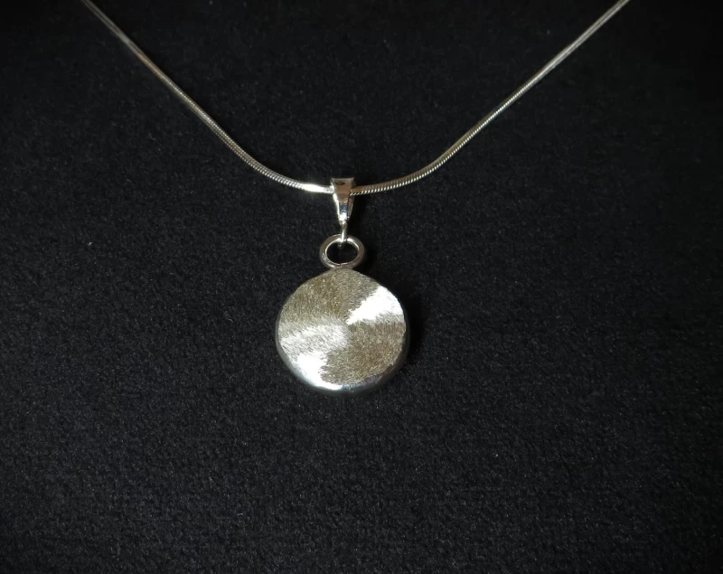 Kette mit Anhänger Silber gehämmert