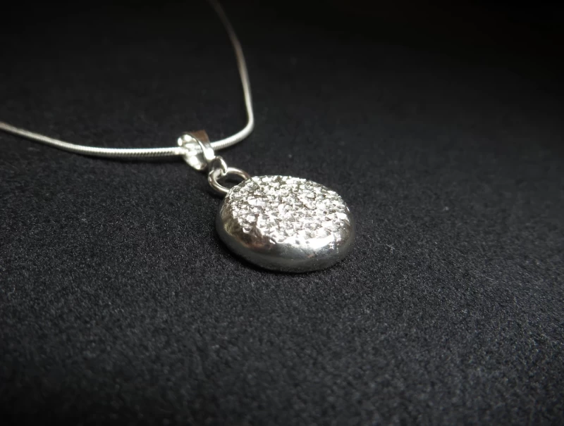 Kette mit Anhänger Silber gehämmert