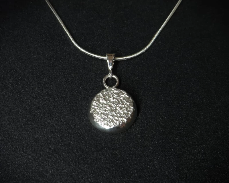 Kette mit Anhänger Silber gehämmert