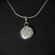 Kette mit Anhänger Silber gehämmert
