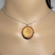 Kette mit Holzanhänger
