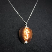 Kette mit Muschelanhänger