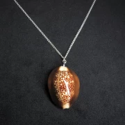 Kette mit Muschelanhänger