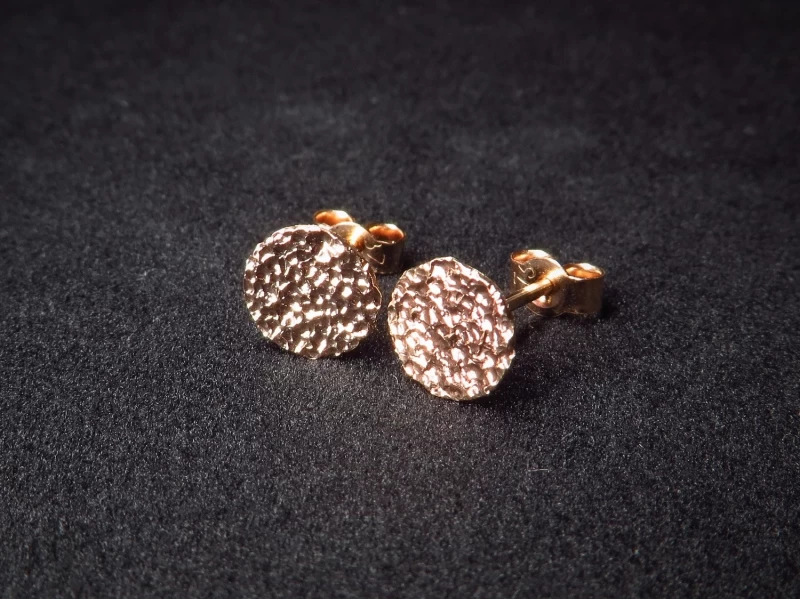 Ohrstecker rosegold gehämmert