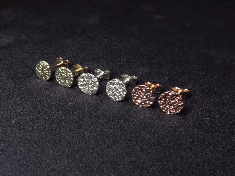 Ohrstecker rosegold gehämmert