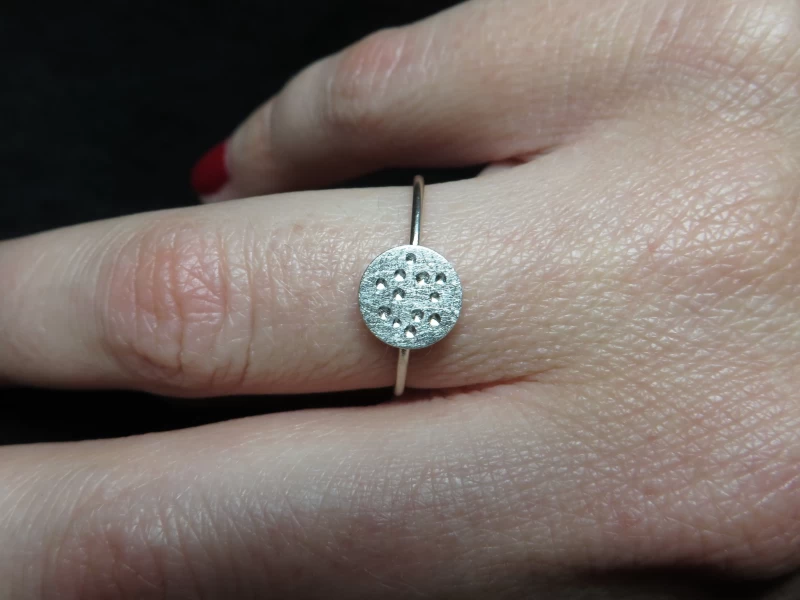 Ring mit Plättchen