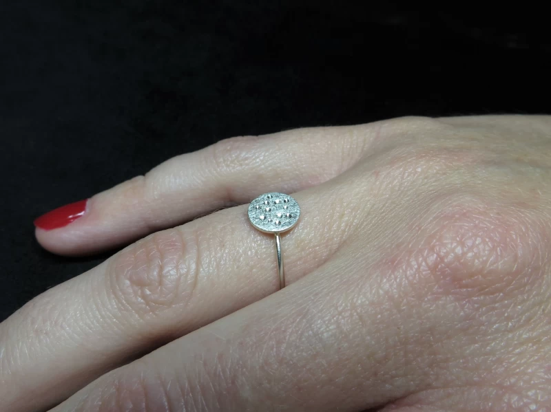 Ring mit Plättchen